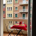 Castle Door House - Single With Double Beds Near Train Station