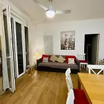 Affittacamere Castle Door House - Single With Double Beds Near Train Station Bologna