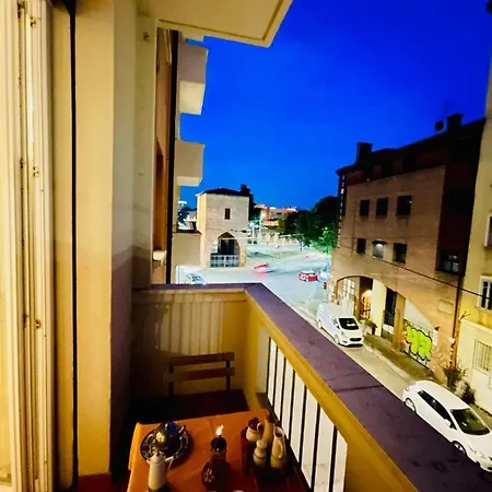 Castle Door House - Single With Double Beds Near Train Station Gæstehus *