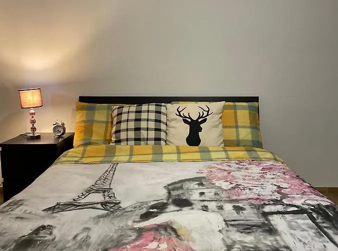 Гостевой дом Castle Door House - Single With Double Beds Near Train Station Болонья