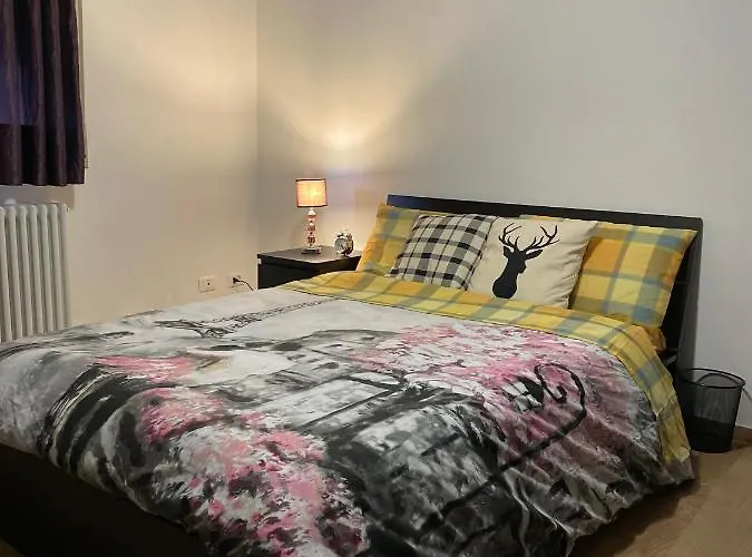 Pensionat Castle Door House - Single With Double Beds Near Train Station