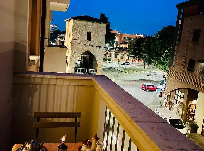 Castle Door House - Single With Double Beds Near Train Station Болонья