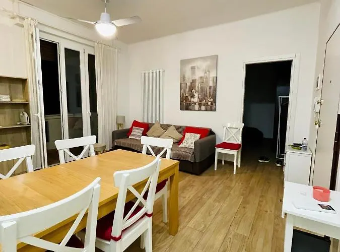 Гостевой дом Castle Door House - Single With Double Beds Near Train Station