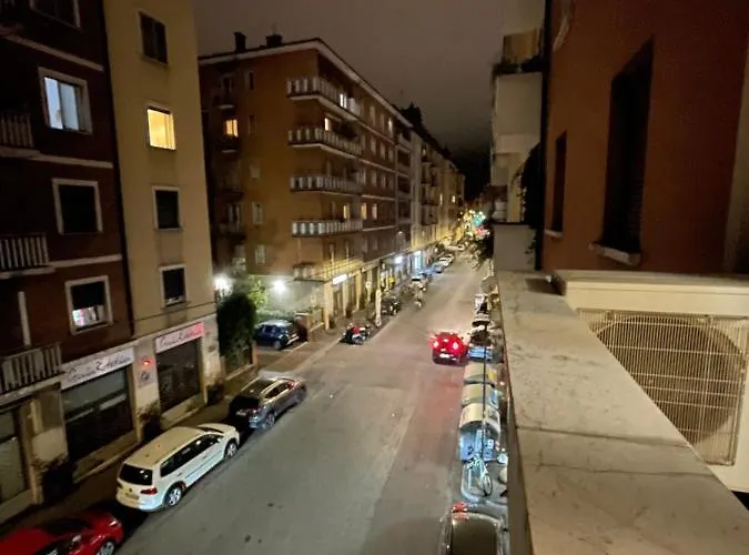 Castle Door House - Single With Double Beds Near Train Station Bologna