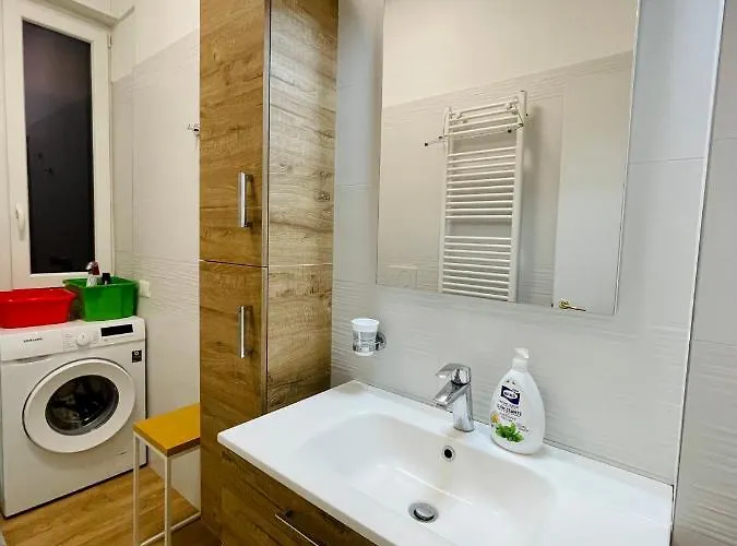 Castle Door House - Single With Double Beds Near Train Station Гостевой дом