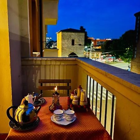 Affittacamere Castle Door House - Single With Double Beds Near Train Station Bologna