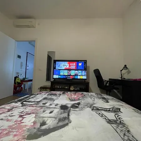 Castle Door House - Single With Double Beds Near Train Station * Bologna