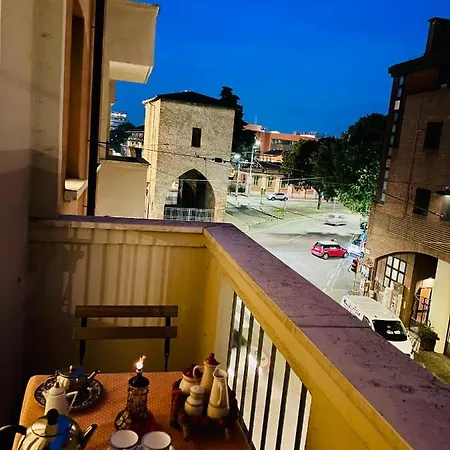 Castle Door House - Single With Double Beds Near Train Station Bologna