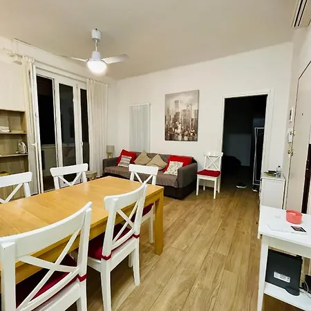 Affittacamere Castle Door House - Single With Double Beds Near Train Station