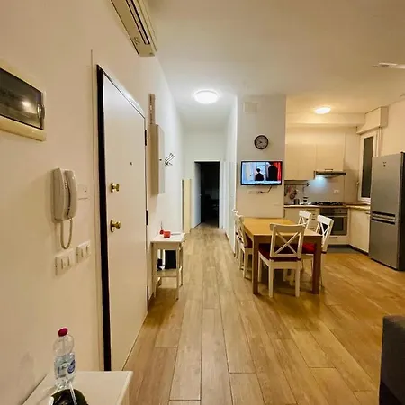 Affittacamere Castle Door House - Single With Double Beds Near Train Station