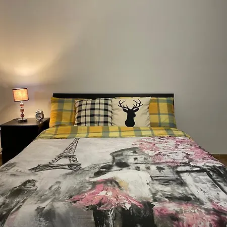 Pensión Castle Door House - Single With Double Beds Near Train Station Bolonia