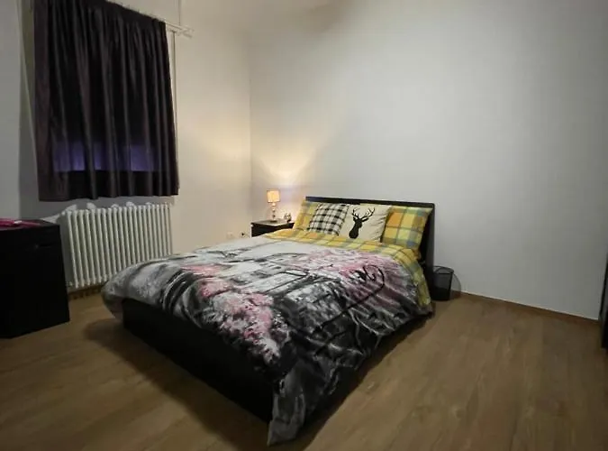 Gasthof Castle Door House - Single With Double Beds Near Train Station *