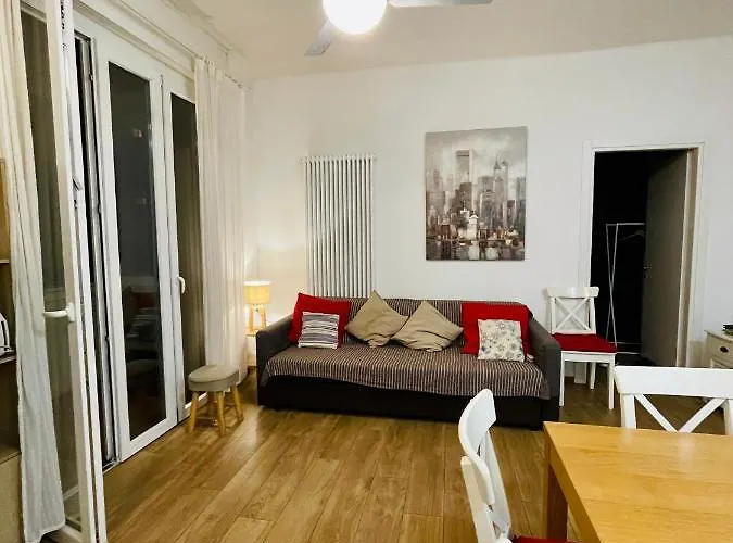 Gasthof Castle Door House - Single With Double Beds Near Train Station Bologna